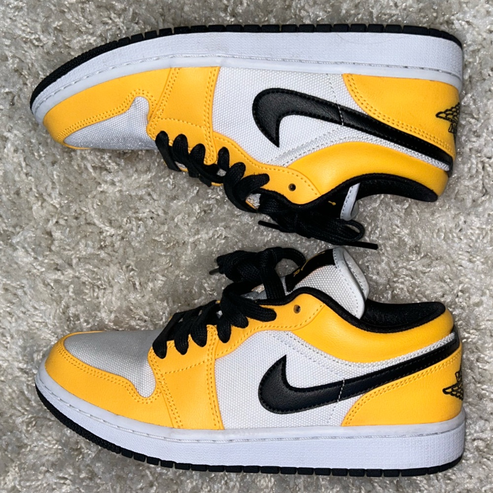 SIZE 8 NIKE AIR JORDAN 1 LOW “TAXI” SNEAKER YELLOW, BLACK & WHITE - Picture 10 of 11